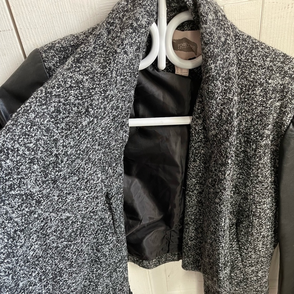 FOREVER 21 - leather jacket - Picture 2 of 4